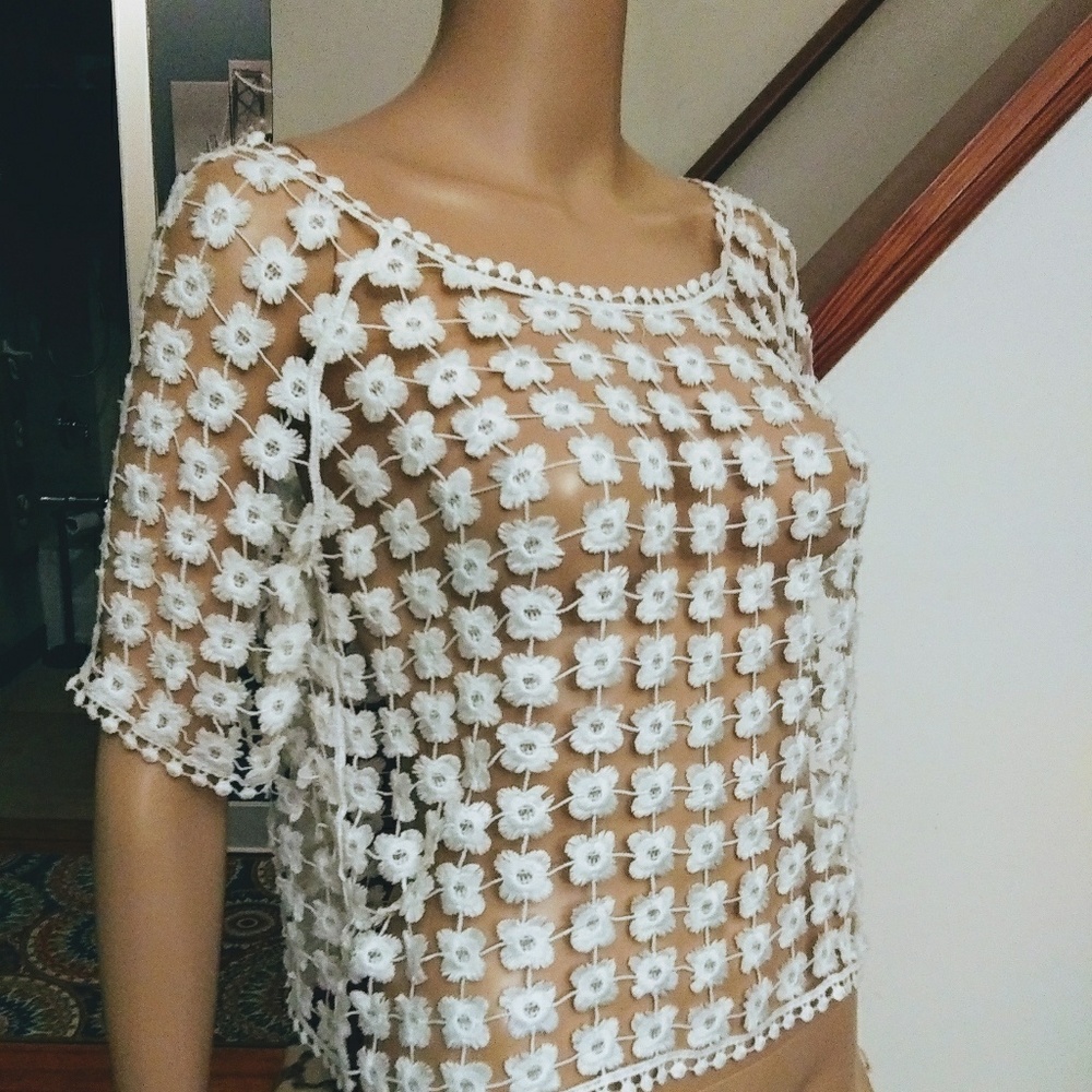 NWT. White crochet top Sz-s